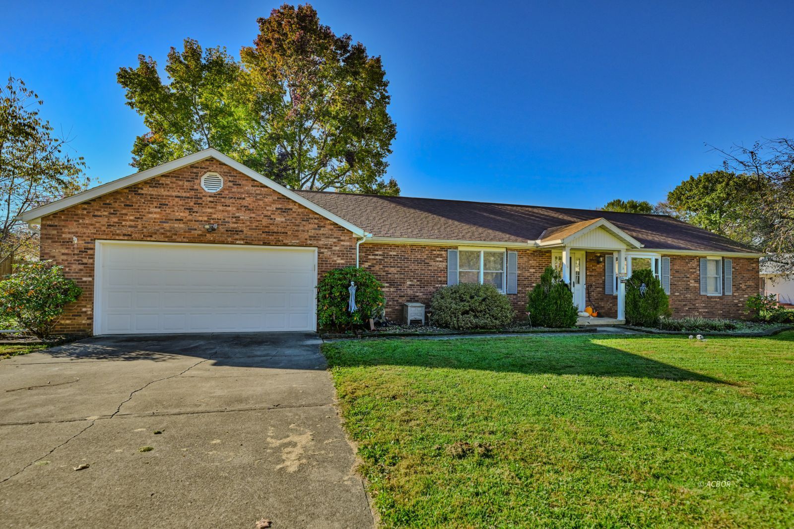 484 Adena Dr