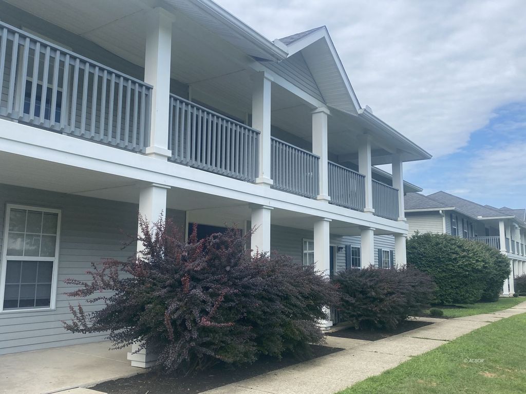 Photo of 15 S Shafer St #201, Athens, OH 45701 (MLS # 2434366)