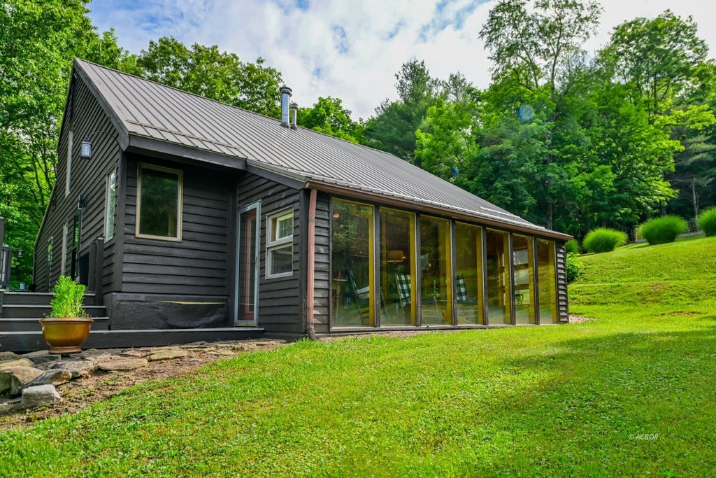 Photo of 3449 Glazier Rd RD, Guysville, OH 45735 (MLS # 2435112)