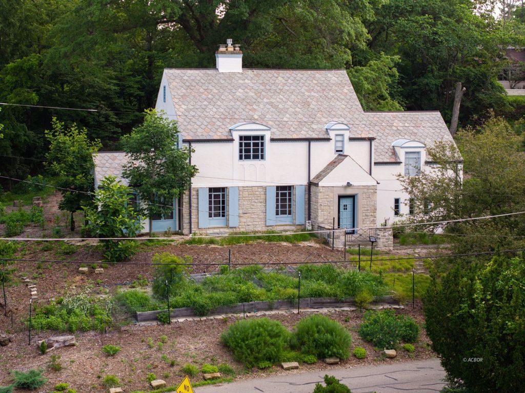 Photo of 1 Northwood Dr, Athens, OH 45701 (MLS # 2434575)