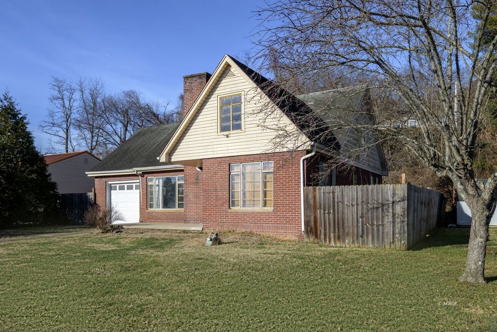 Photo of 404 Hedgewood Dr, Gallipolis, OH 45631 (MLS # 2434363)