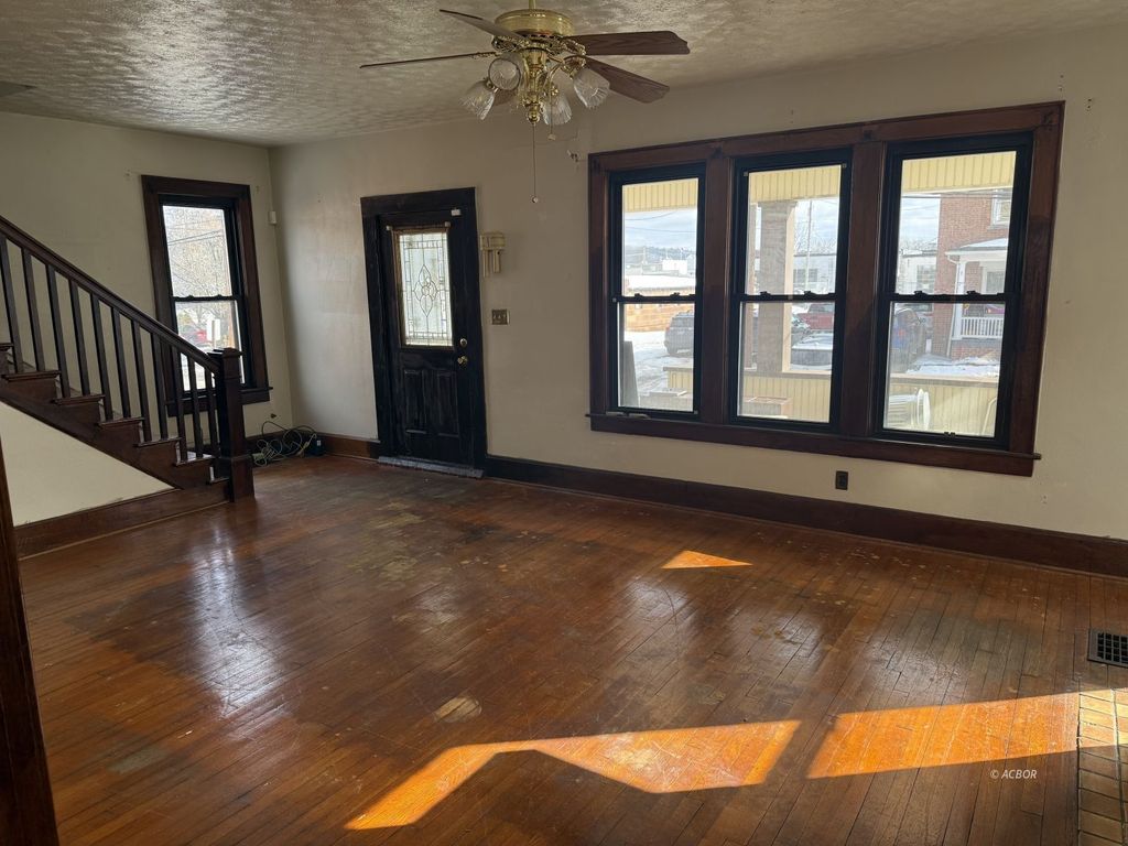 Photo of 25 Elliot St, Athens, OH 45701 (MLS # 2434489)