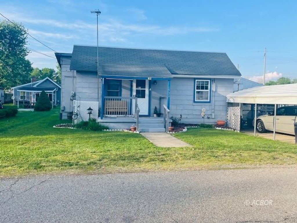Photo of 920 Charles St, Logan, OH 43138 (MLS # 2434827)