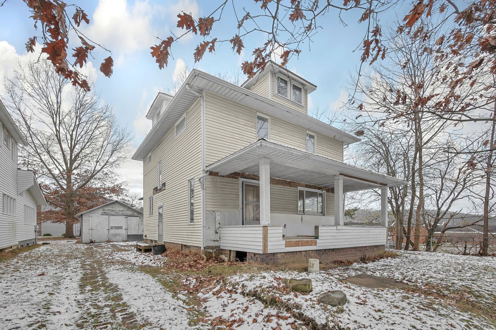 253 W Union St
