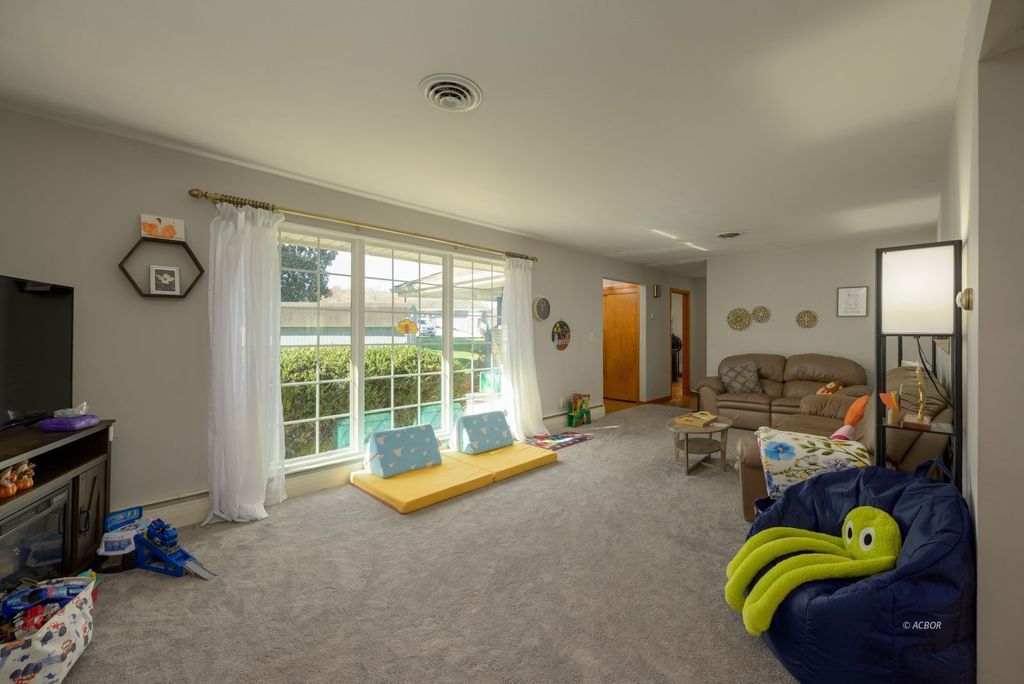 Photo of 104 Terrell Dr, Pomeroy, OH 45769 (MLS # 2434247)