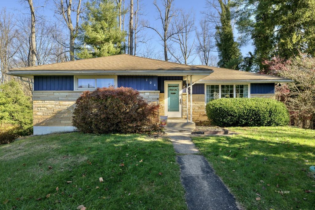 Photo of 104 Terrell Dr, Pomeroy, OH 45769 (MLS # 2434247)