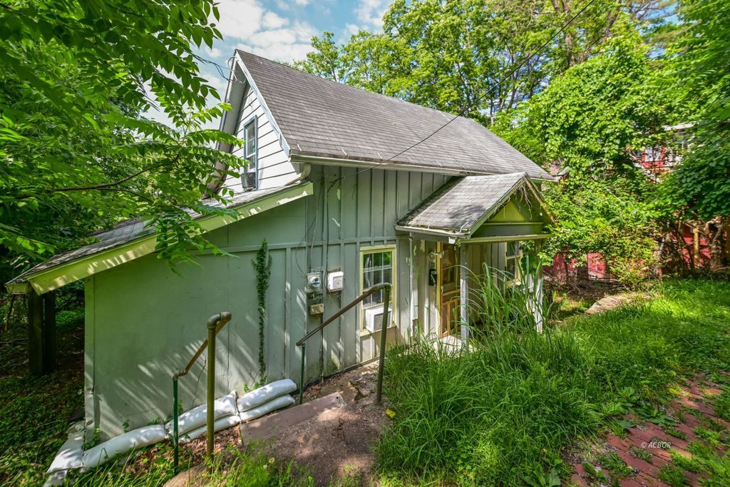Photo of 133 W Washington St, Athens, OH 45701 (MLS # 2435107)