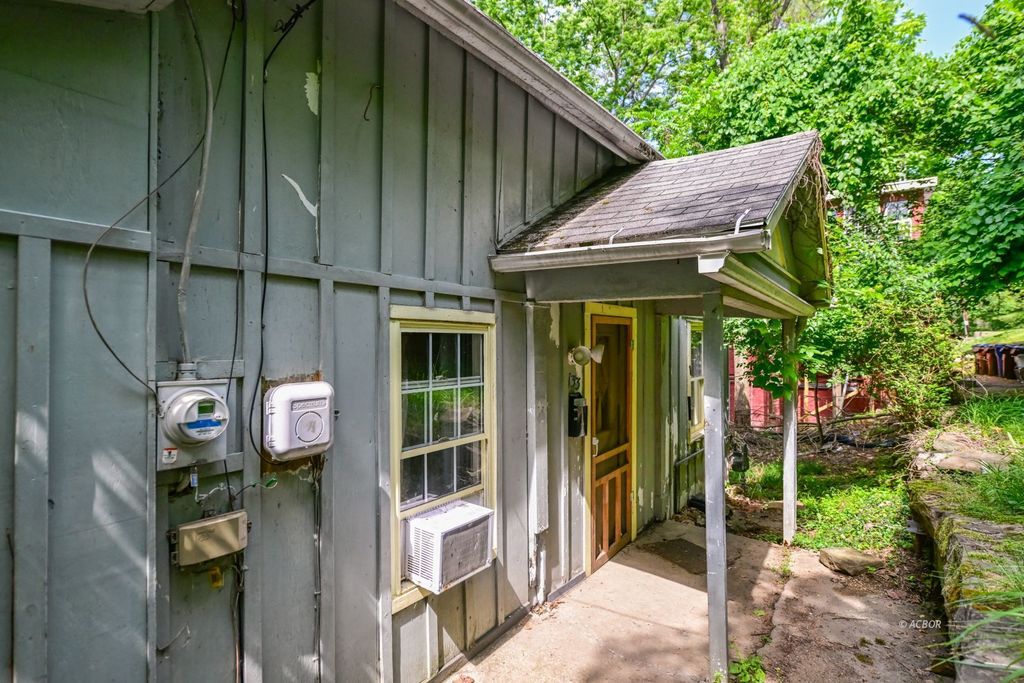 Photo of 133 W Washington St, Athens, OH 45701 (MLS # 2435107)