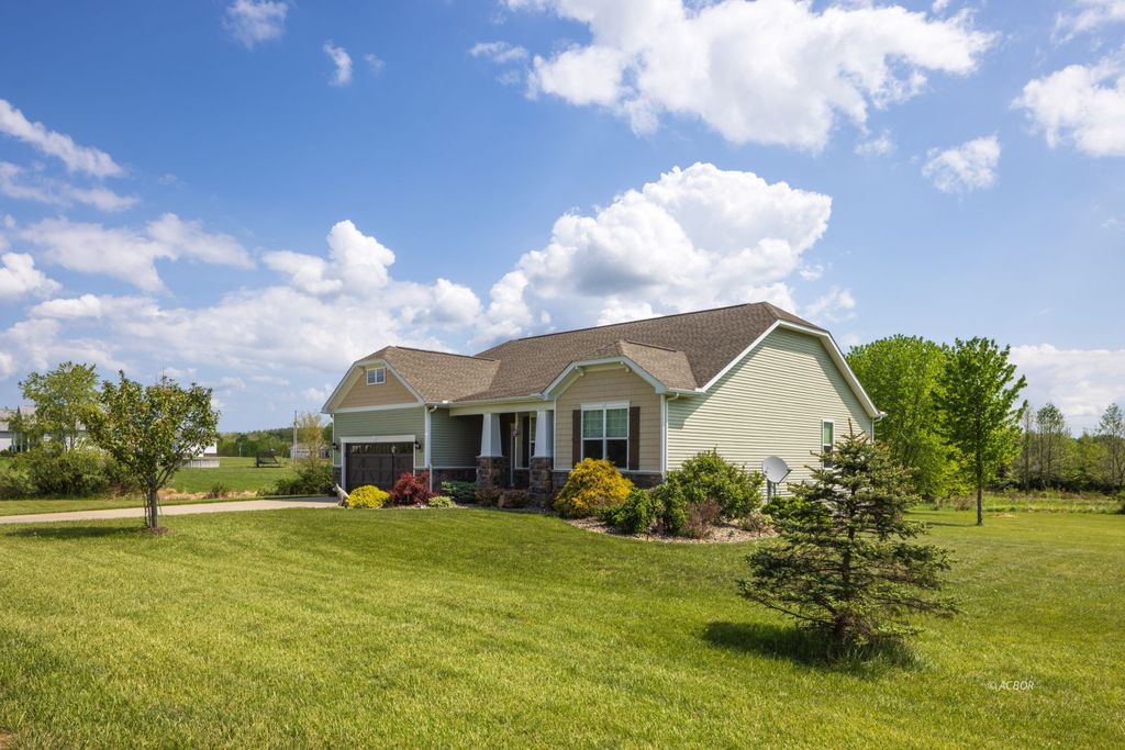 Photo of 3028 Canterbury Ct, Albany, OH 45710 (MLS # 2434897)