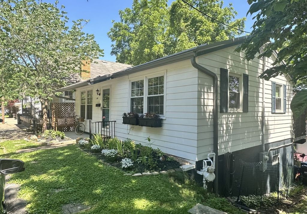 Photo of 144 Grosvenor St, Athens, OH 45701 (MLS # 2434970)