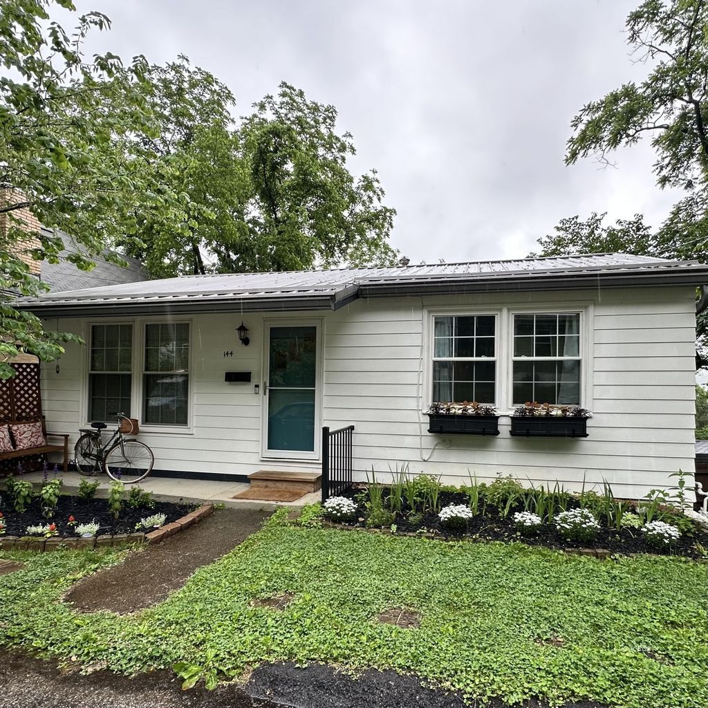 Photo of 144 Grosvenor St, Athens, OH 45701 (MLS # 2434970)