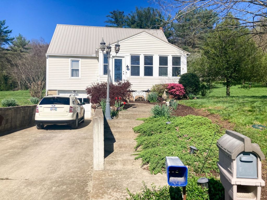 Photo of 164 Burnett Ext. Ext, Gallipolis, OH 45631 (MLS # 2434738)