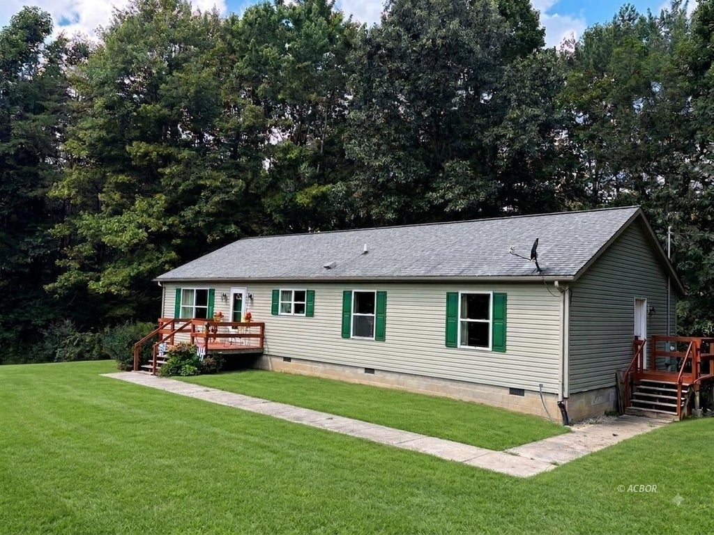 Photo of 39088 McDaniel Rd, Nelsonville, OH 45764 (MLS # 2435130)
