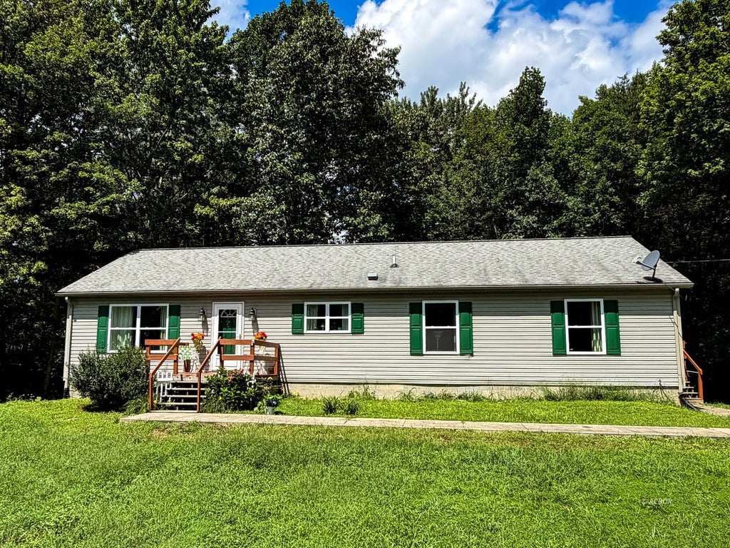 Photo of 39088 McDaniel Rd, Nelsonville, OH 45764 (MLS # 2435130)