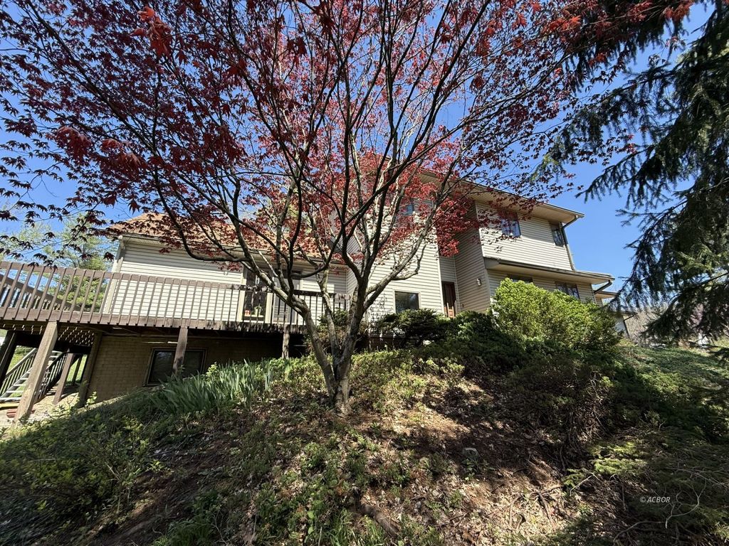 Photo of 113 Coventry Ln, Athens, OH 45701 (MLS # 2434729)