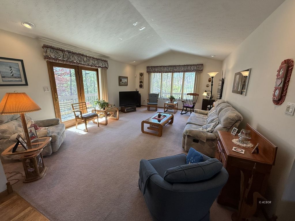 Photo of 113 Coventry Ln, Athens, OH 45701 (MLS # 2434729)