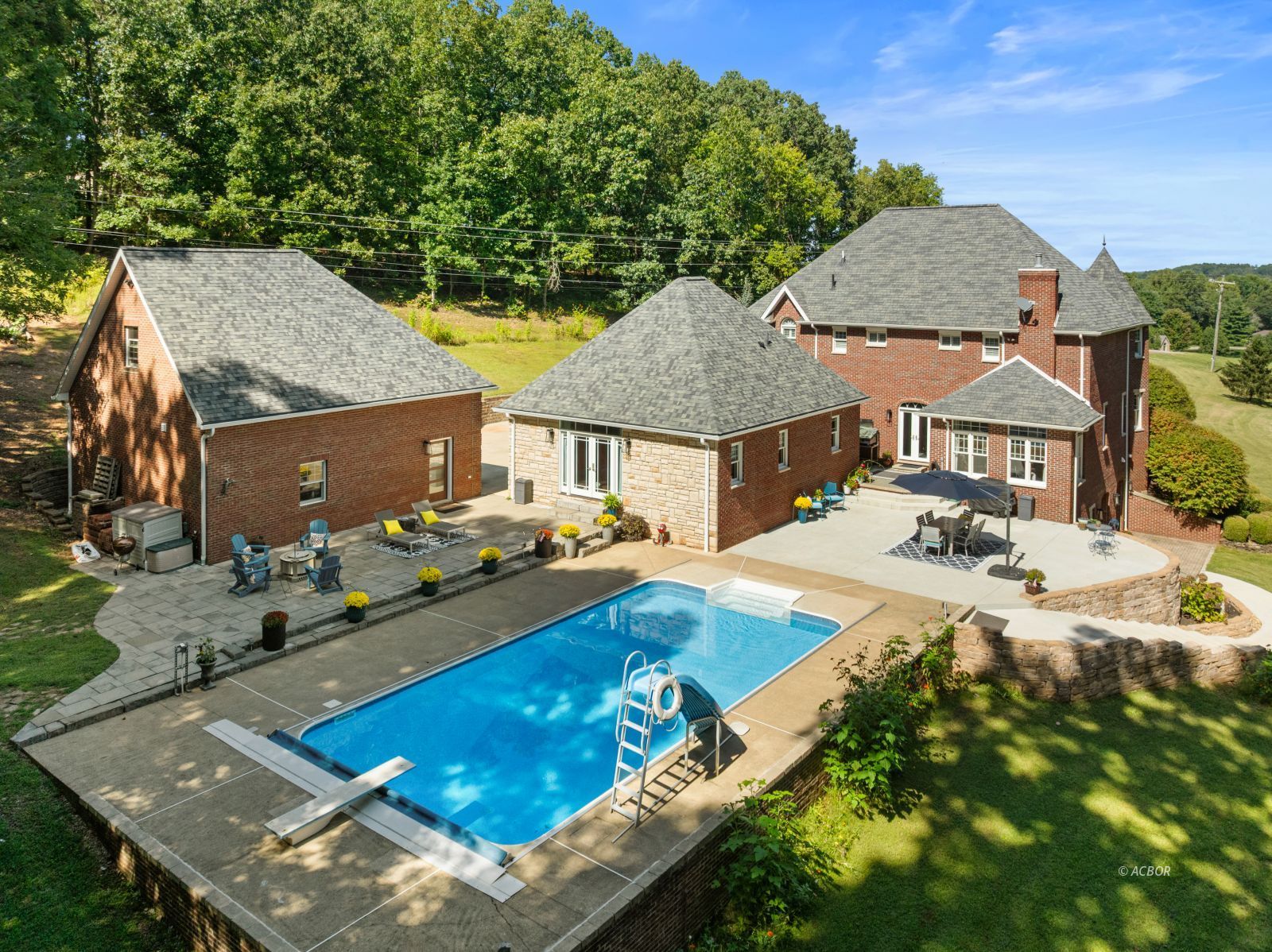 563 Juniper Ln