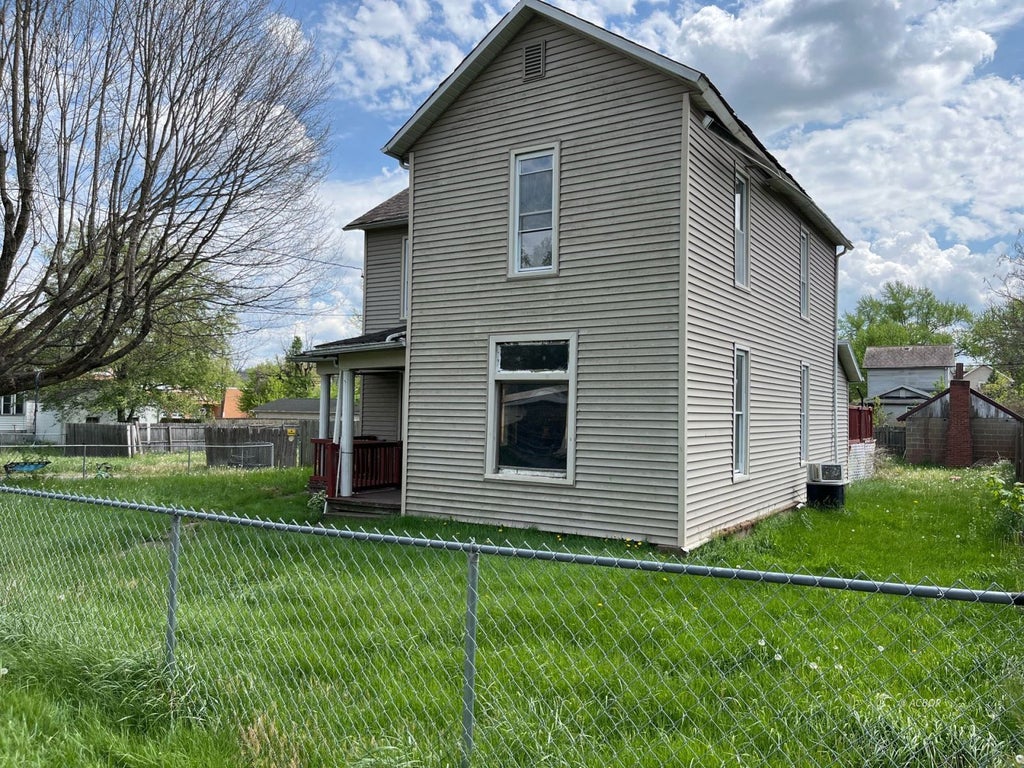 Photo of 75 Elm St, Roseville, OH 43777 (MLS # 2435165)