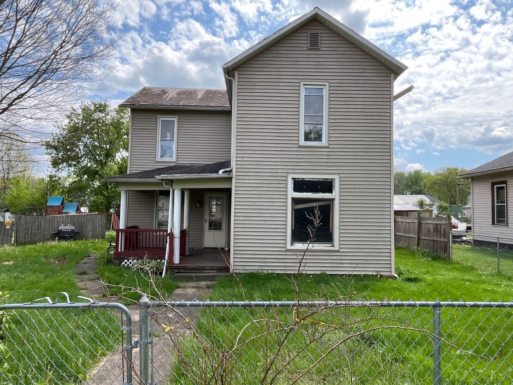 Photo of 75 Elm St, Roseville, OH 43777 (MLS # 2435165)