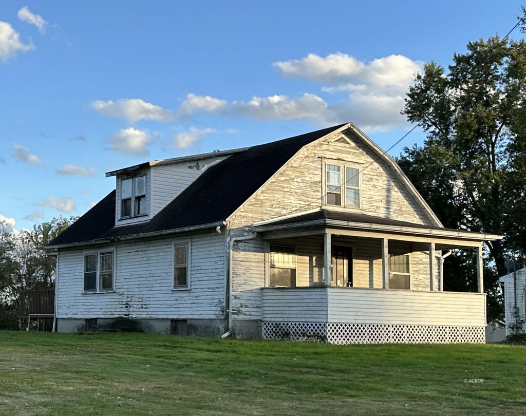 Photo of 72 Franklin Dr, Little Hocking, OH 45742 (MLS # 2434190)
