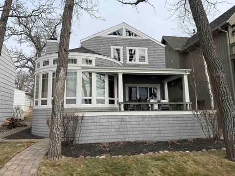 Photo of 2807 Lakeshore Drive, Okoboji, IA 51355 (MLS # 260165)