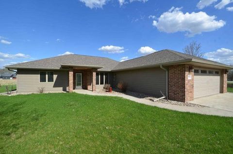 Photo of 404 Country Club Lane Ln, Spencer, IA 51301 (MLS # 251601)