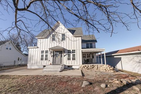 Photo of 829 2Nd Avenue SE, Spencer, IA 51301 (MLS # 251345)