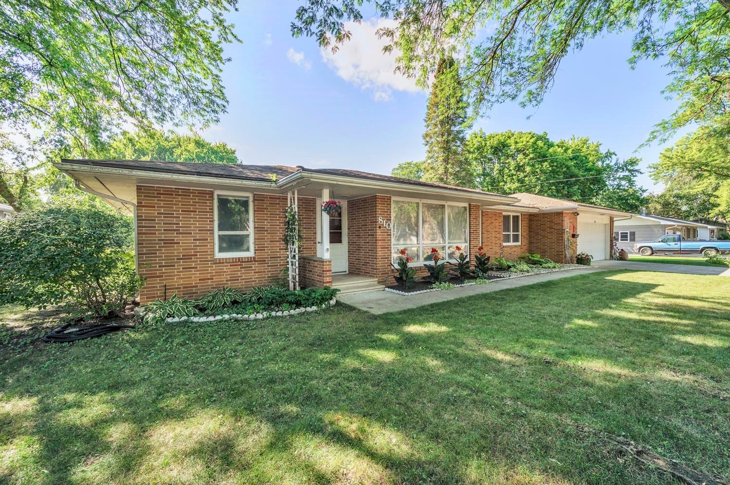 810 Ithaca Avenue - Photo 2