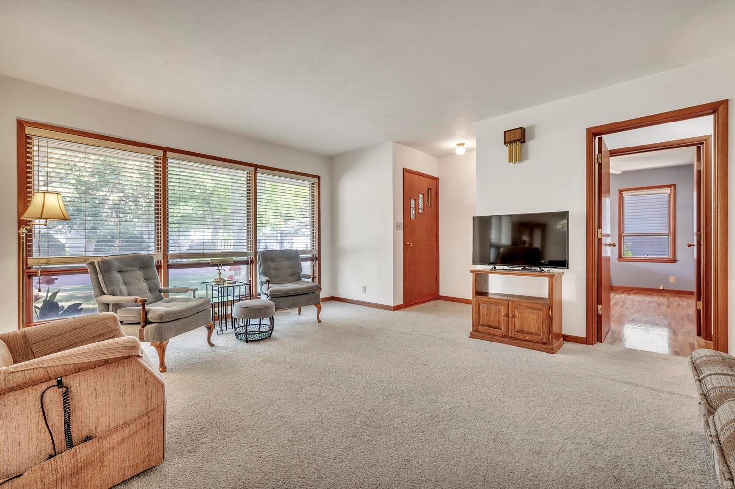810 Ithaca Avenue - Photo 4