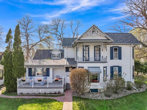 Photo of 2302 4th Street, Emmetsburg, IA 50536 (MLS # 260335)