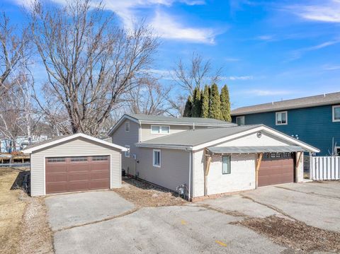 Photo of 1304 Jerdee Lane, Wahpeton, IA 51351 (MLS # 260027)