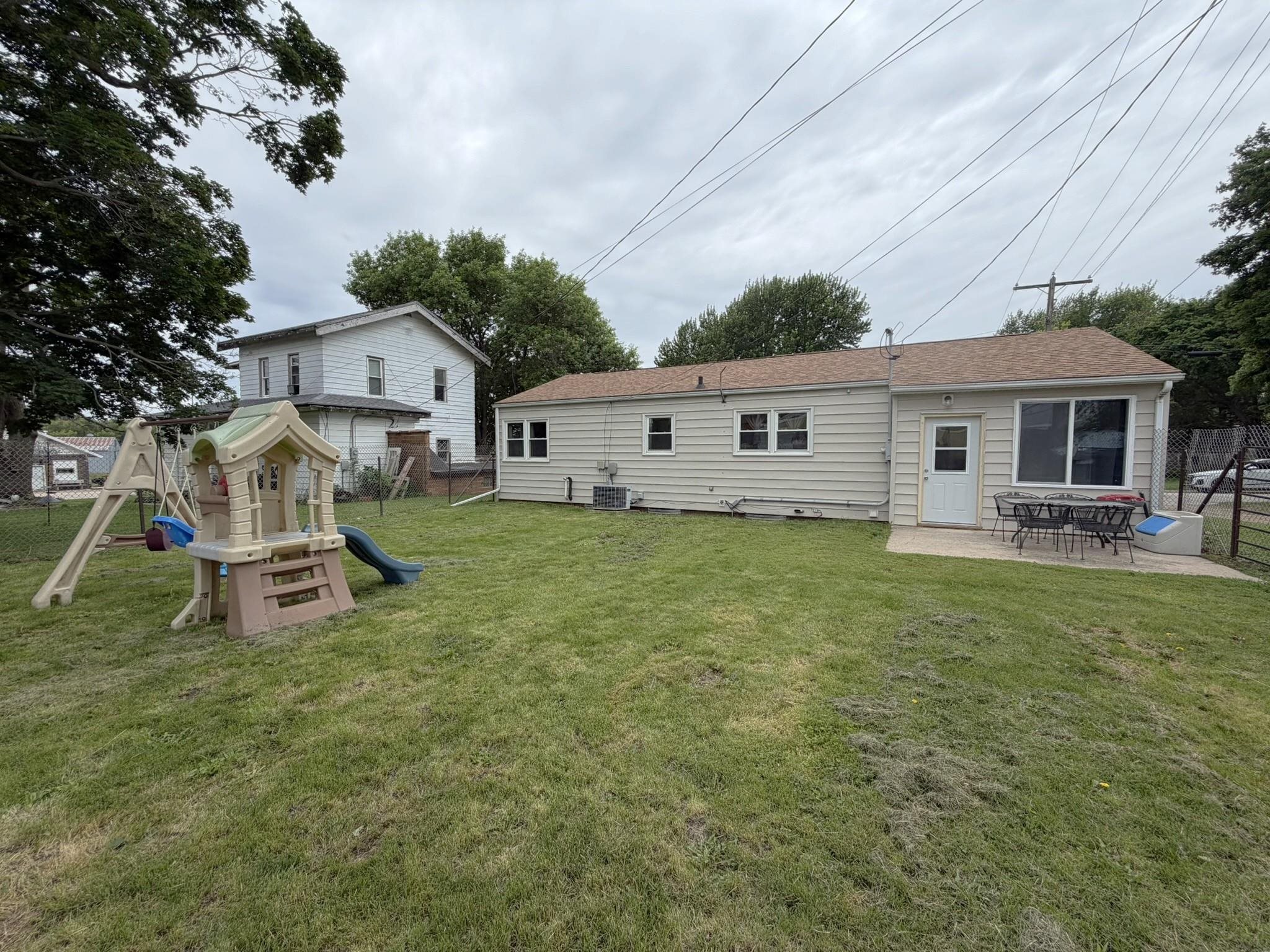 506 5TH Street - Photo 2