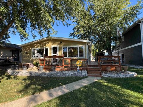 Photo of 1303 Jerdee Ln Ln, Wahpeton, IA 51351 (MLS # 251327)