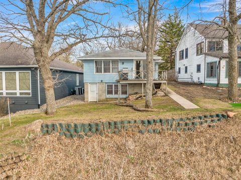 Photo of 3903 Lakeshore Drive, Okoboji, IA 51355 (MLS # 260326)