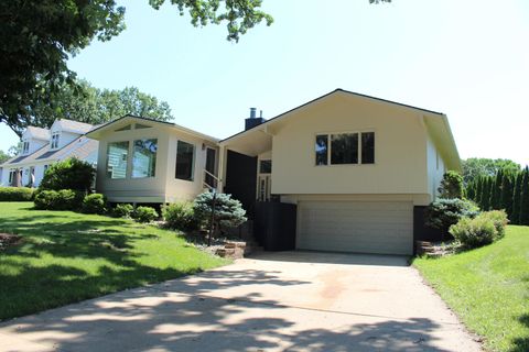 Photo of 108 Lake Shore Drive, Emmetsburg, IA 50536 (MLS # 250860)