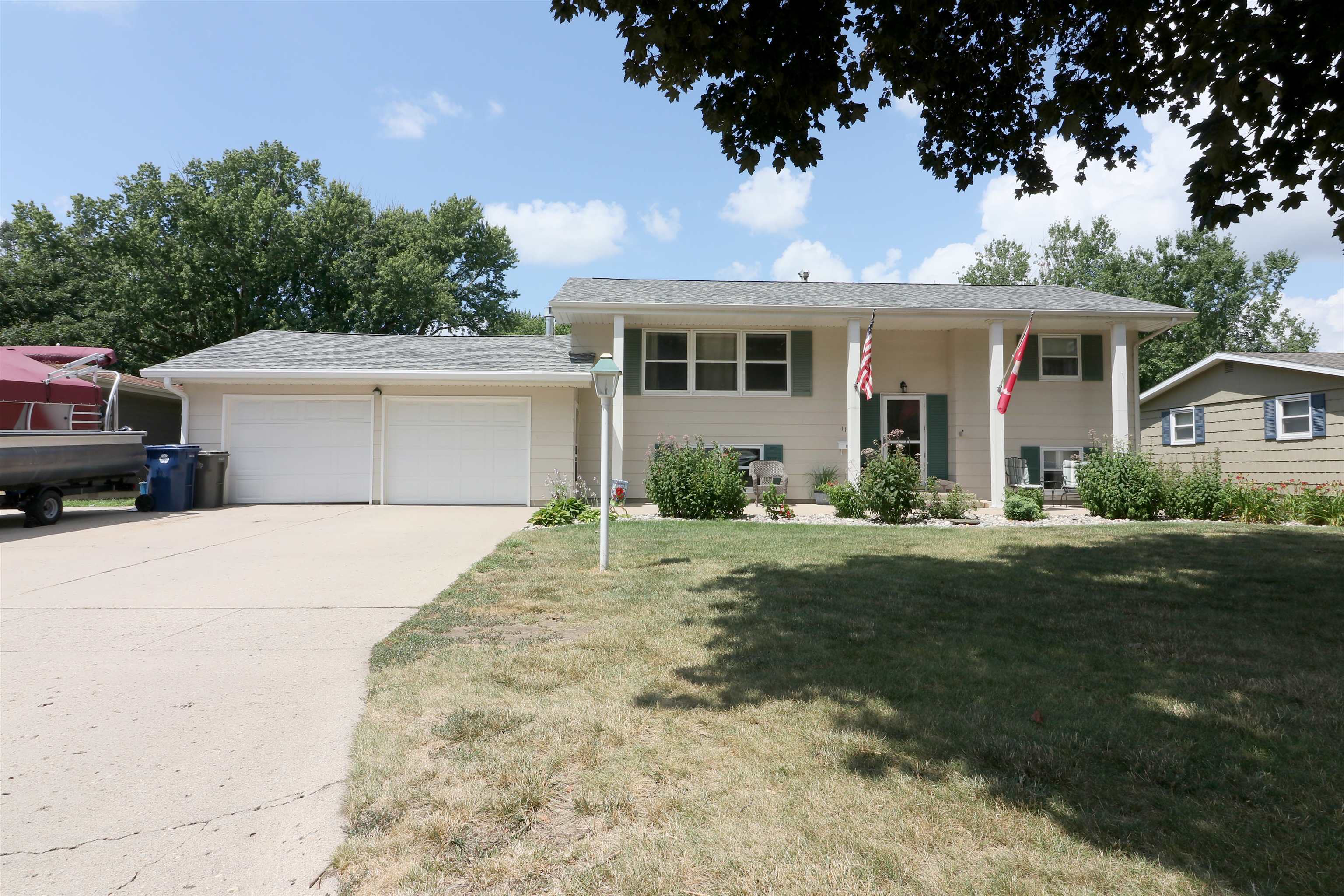Photo 1 of 28 — 1117 8th Avenue W, Spencer, IA 51301