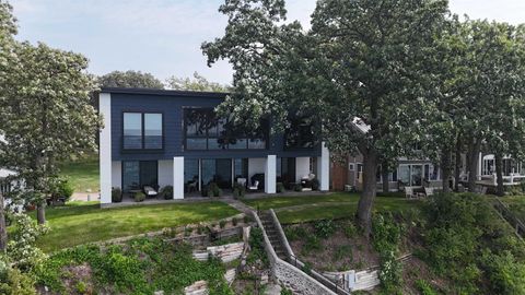 Photo of 3009 Lakeshore Drive, Okoboji, IA 51355 (MLS # 251178)