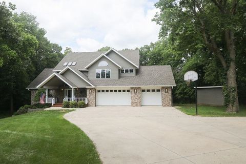 Photo of 303 Knollwood Drive, Estherville, IA 51334 (MLS # 251574)