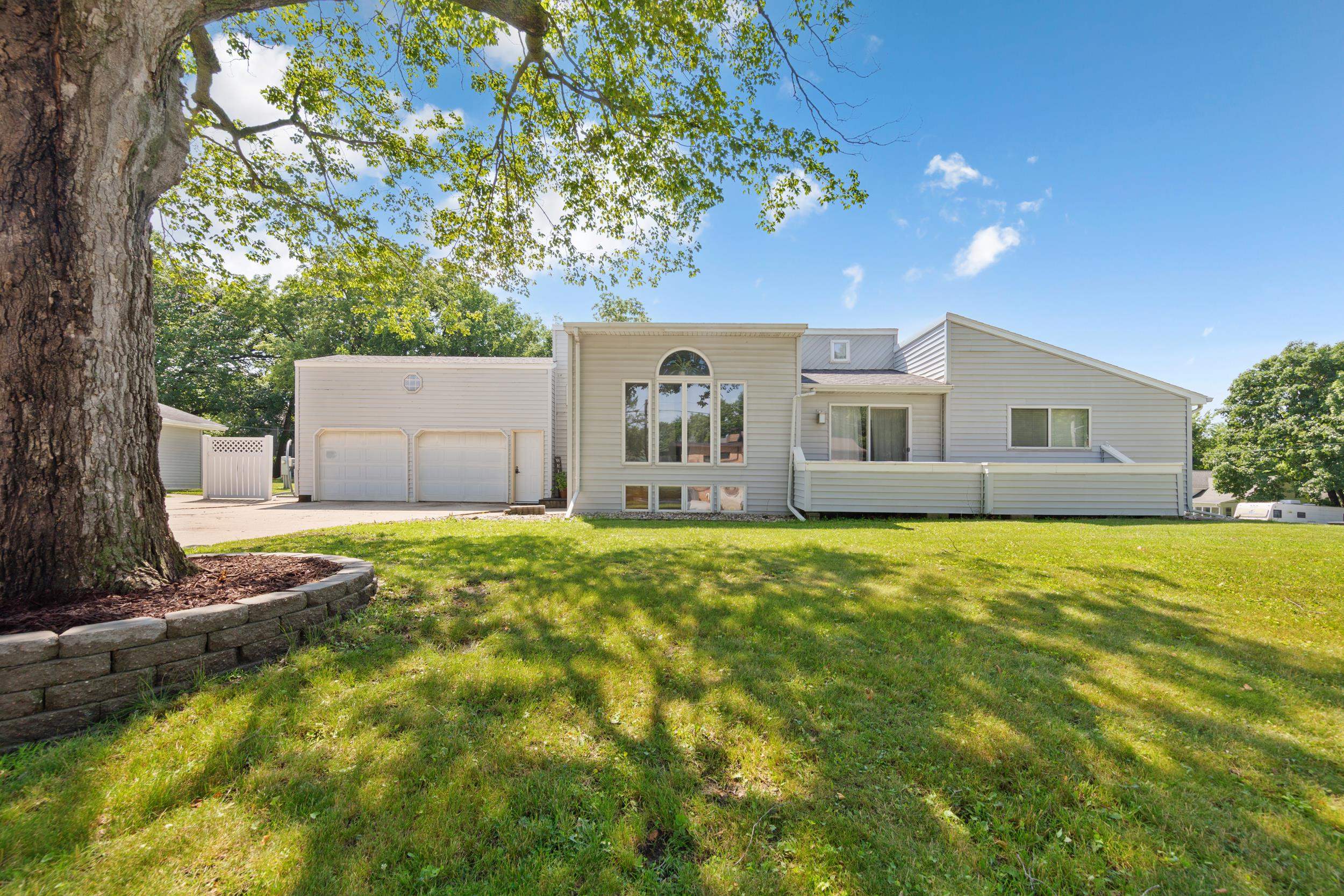 Photo 1 of 48 — 701 Lawler Street Street, Emmetsburg, IA 50536
