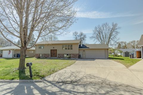 Photo of 1200 Craigs Court, Spencer, IA 51301 (MLS # 260372)