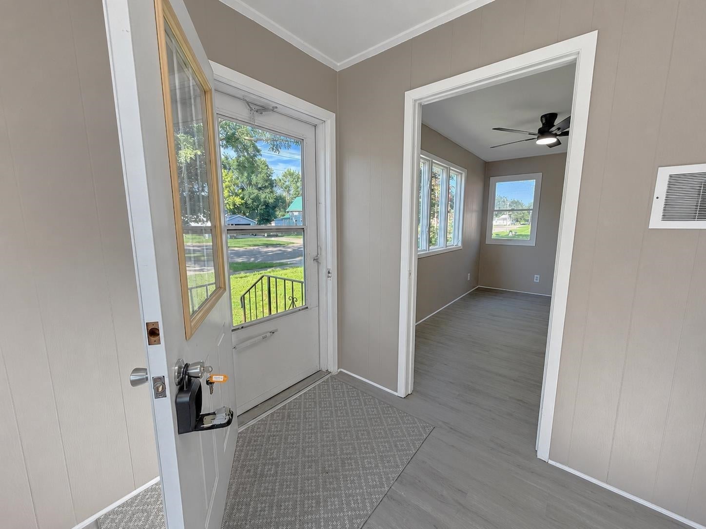 1008 2nd Avenue S - Photo 2