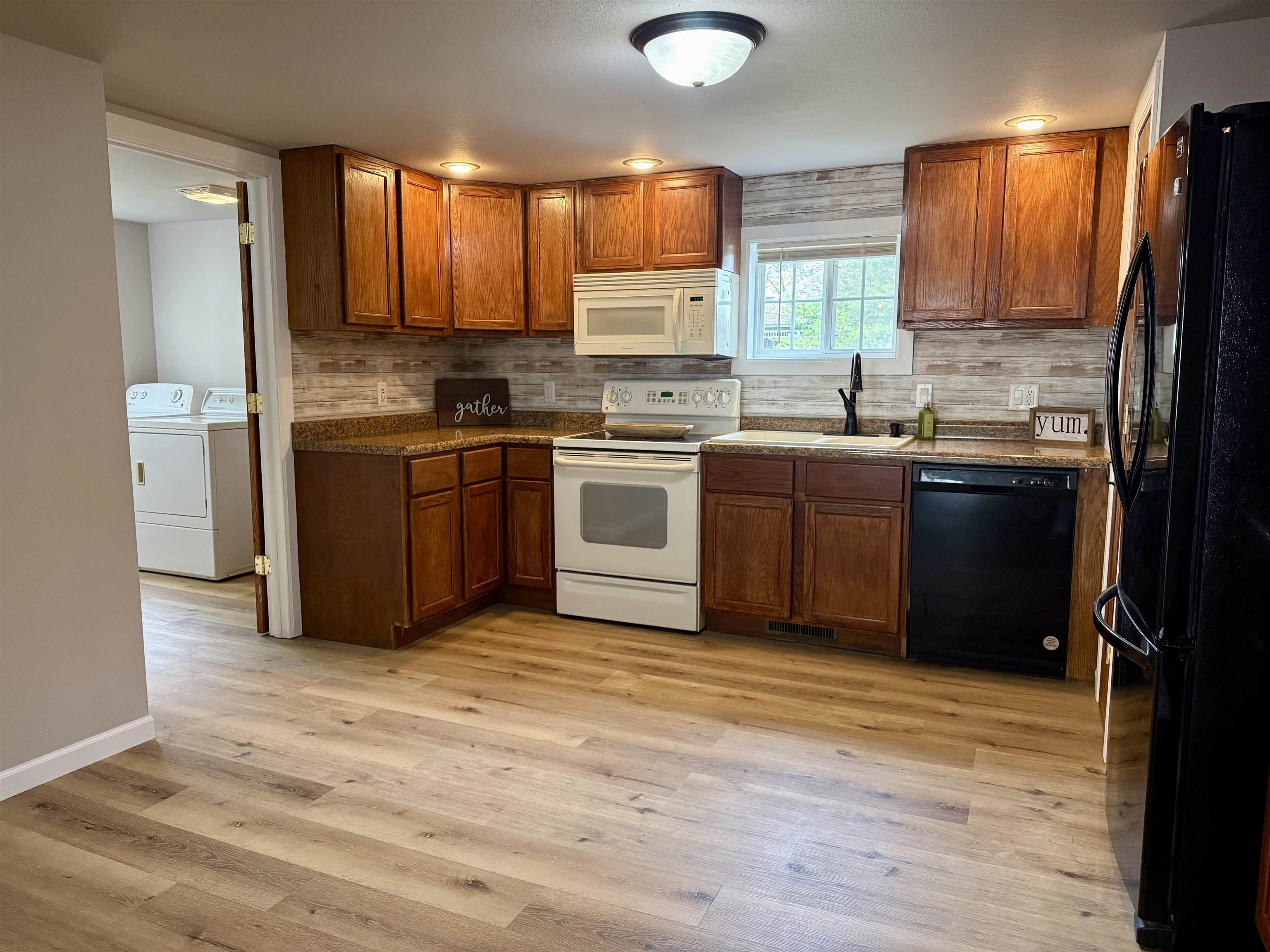 609 4Th Avenue W - Photo 4
