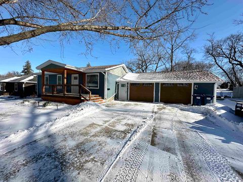 Photo of 1403 Fargo Avenue, Spirit Lake, IA 51360 (MLS # 251575)