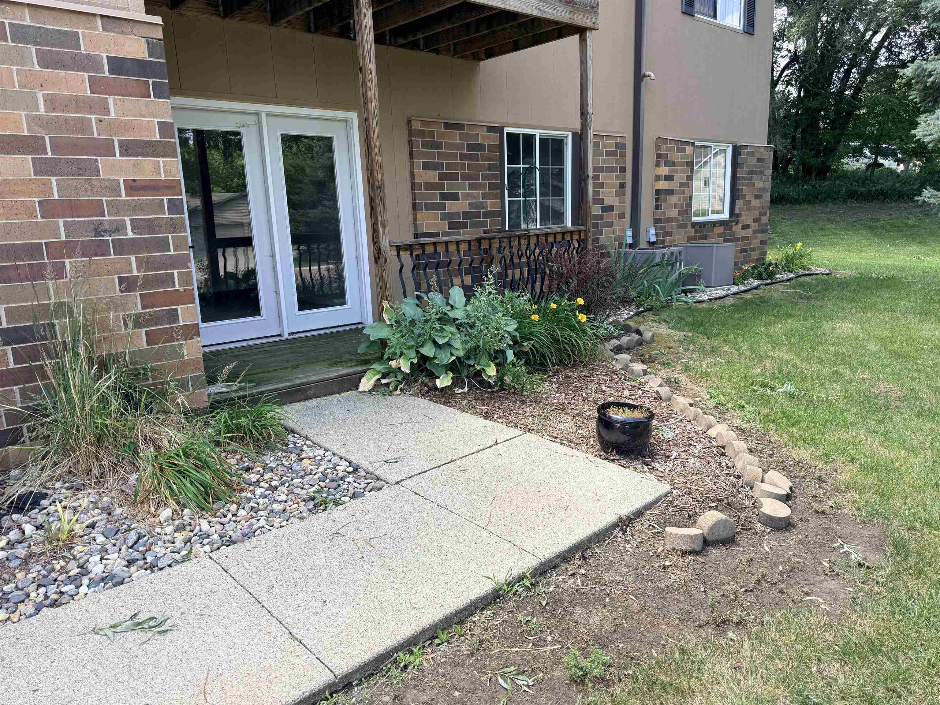 Photo 1 of 17 — 3 27th Street 111, Spirit Lake, IA 51360