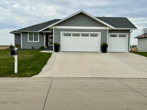 Photo of 105 Nolan Drive, Emmetsburg, IA 50536 (MLS # 260275)