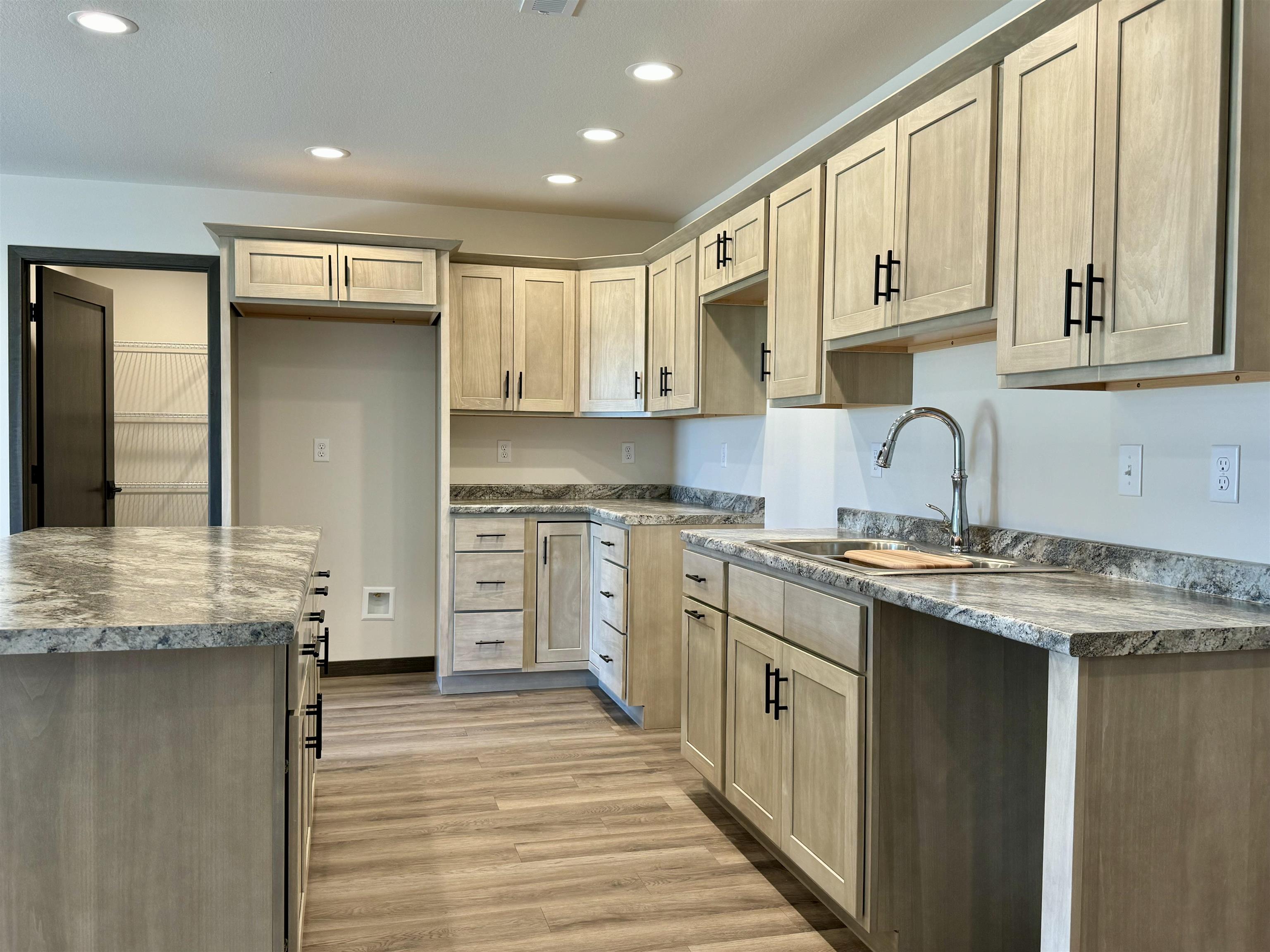 110 34th Avenue W - Photo 4