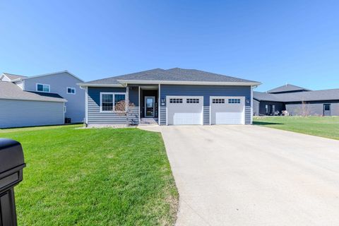 Photo of 2807 Sportsmans Dr, Milford, IA 51351 (MLS # 260333)