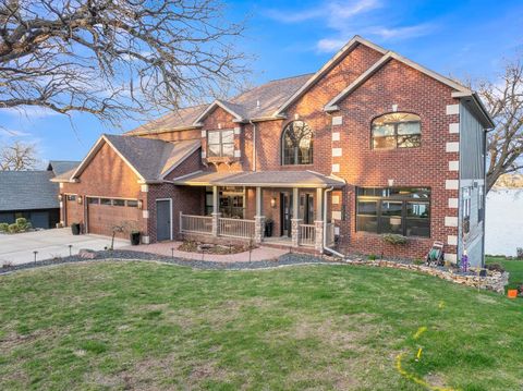 Photo of 2221 Francis Sites Drive, Spirit Lake, IA 51360 (MLS # 260233)