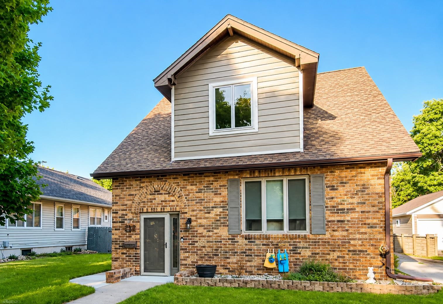 Photo 1 of 42 — 412 N 8th Street, Estherville, IA 51334