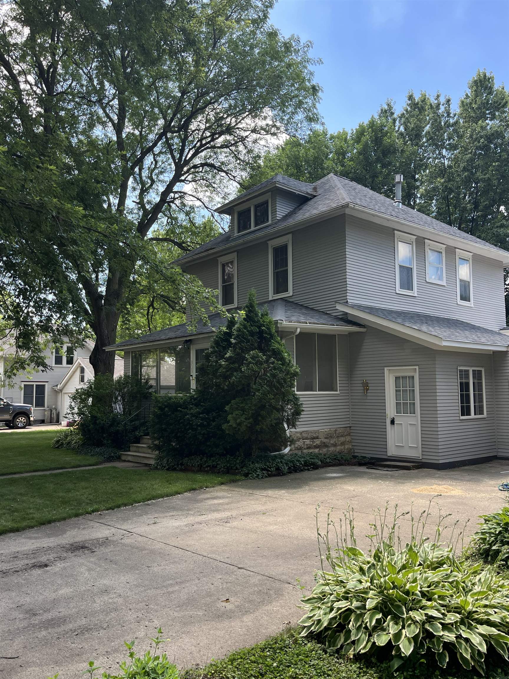 303 N Lincoln Ave - Photo 2